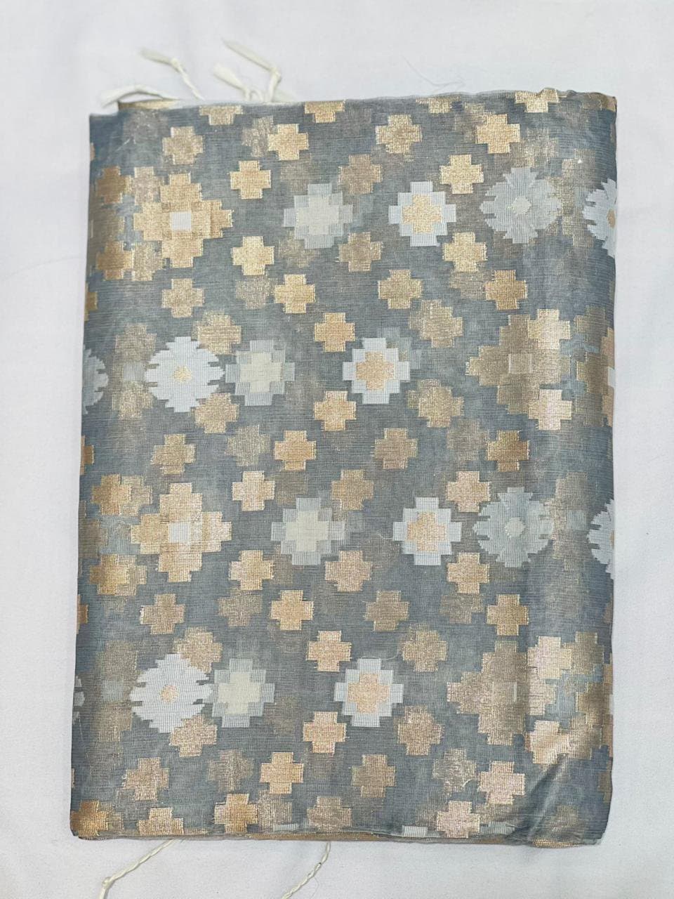 Elegant Indian Jamdani Saree thumbnail 2