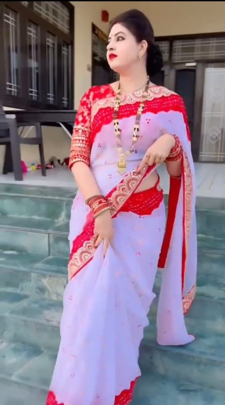 মাখন জর্জেট Sequence Work শাড়ি। সাথে ব্লাউজ আছে।